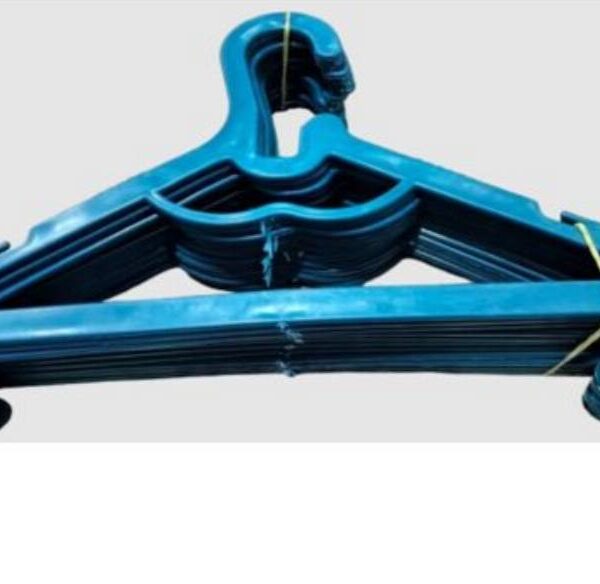 12 Plastic Hanger Set